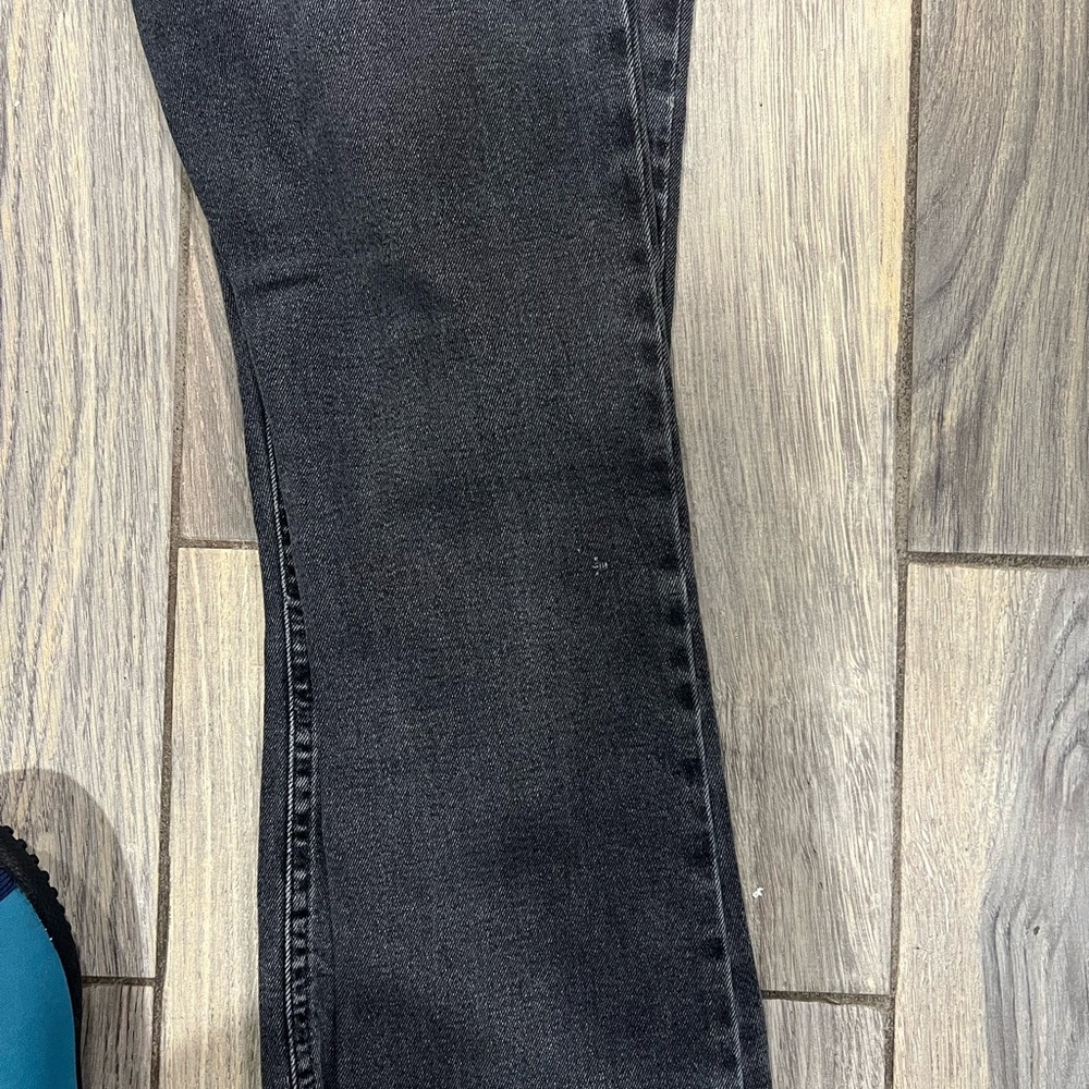 BDG Women's Dark Gray Black Kick Flare High Rise Cropped Jeans Size 26 Stylish - Picture 4 of 4